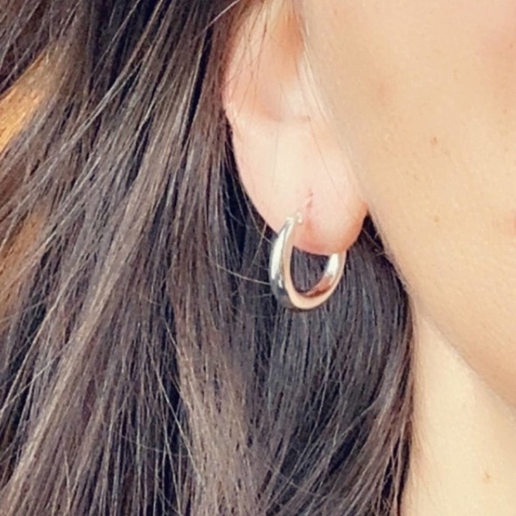 Sterling Silver Graduated Hoop Earrings 16mm​ - Picture 2 of 6